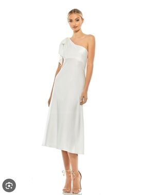 Mac Duggal White One Shoulder Gown Size 10 NWT